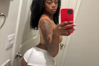 thick & juicy 💓💋 - Image 1