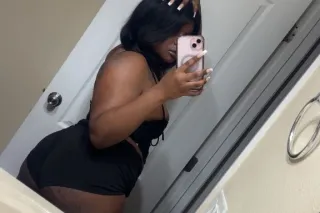 TIGHT CHOCLATE PUSSY 💋💦💋 - Image 5